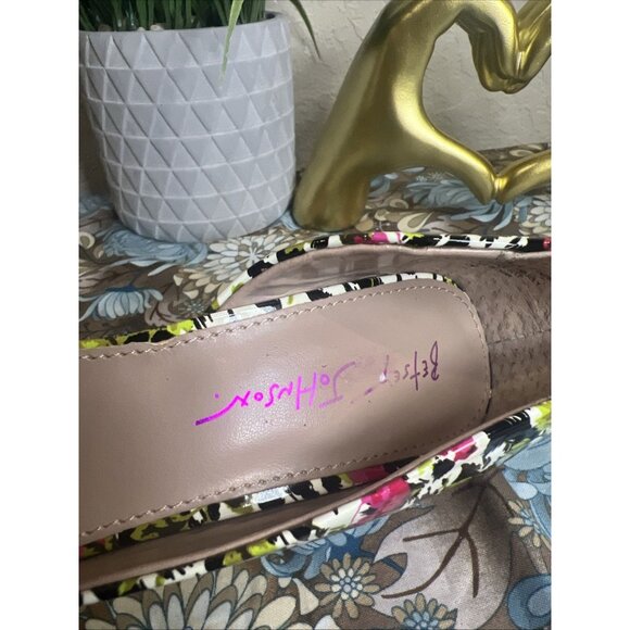 Betsey Johnson Prince-P Heels Floral pink green black white bow size 8.5M - Picture 16 of 16